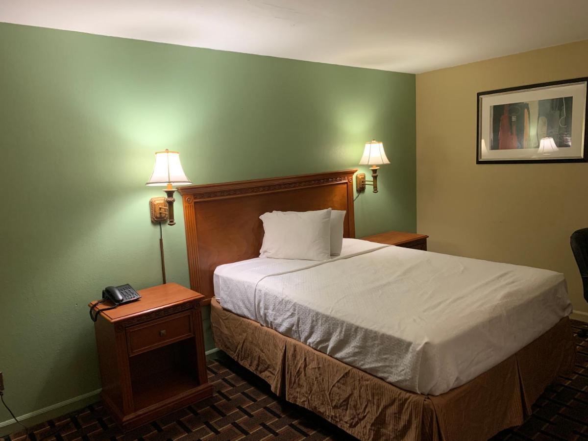 Heritage Inn Cleveland Exterior photo